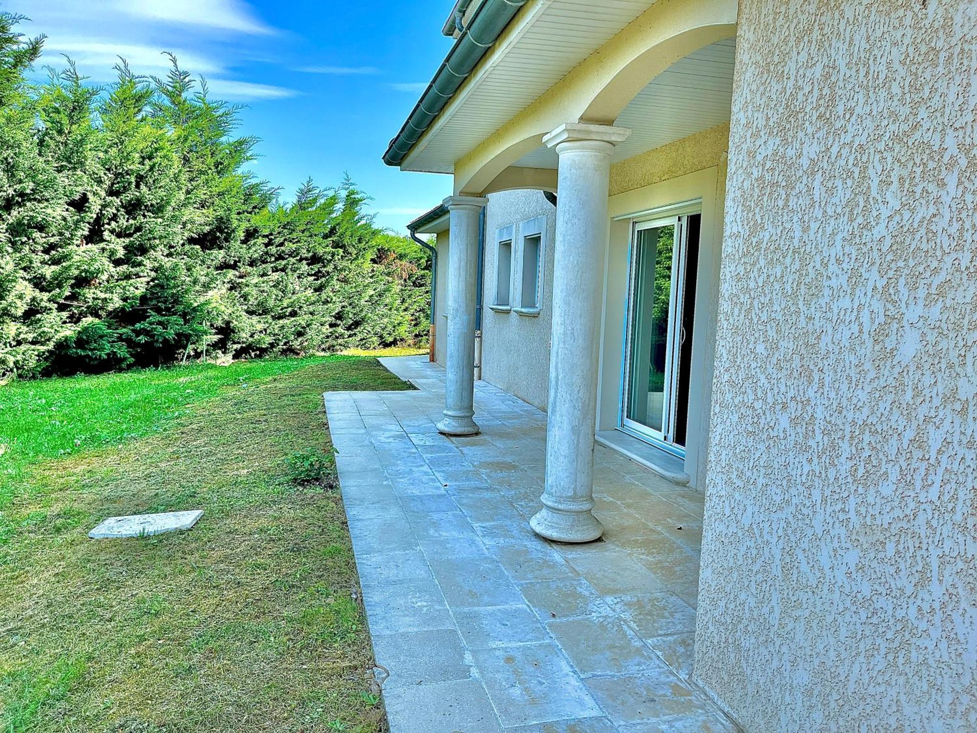 Room In House Villefontaine Exterior photo